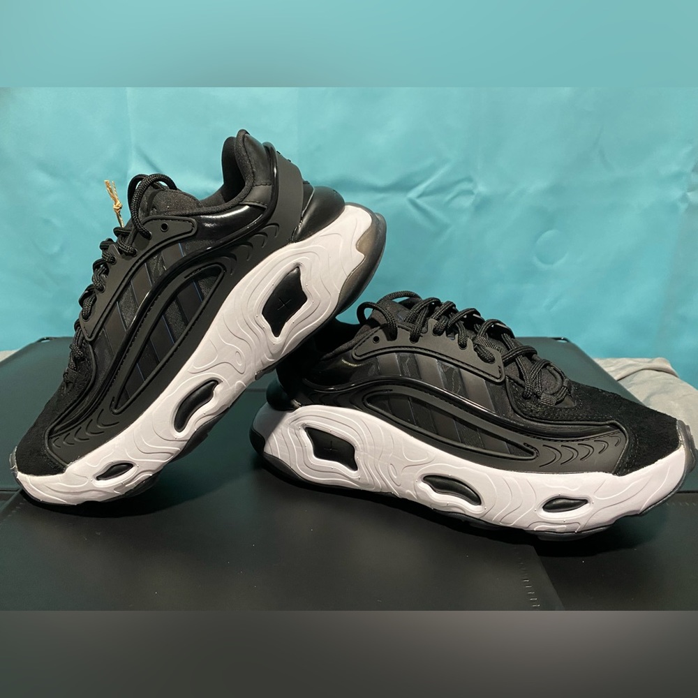 ADIDAS OZNOVA WOMENS 6.5 YOUTH 4.5 BLACK AND WHITE SOLD OUT COLOR @ ADIDAS - Picture 1 of 6